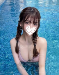 制服姿が似合いすぎる、あどけない笑顔，小柄で華奢なのに…まさかのDカップ
